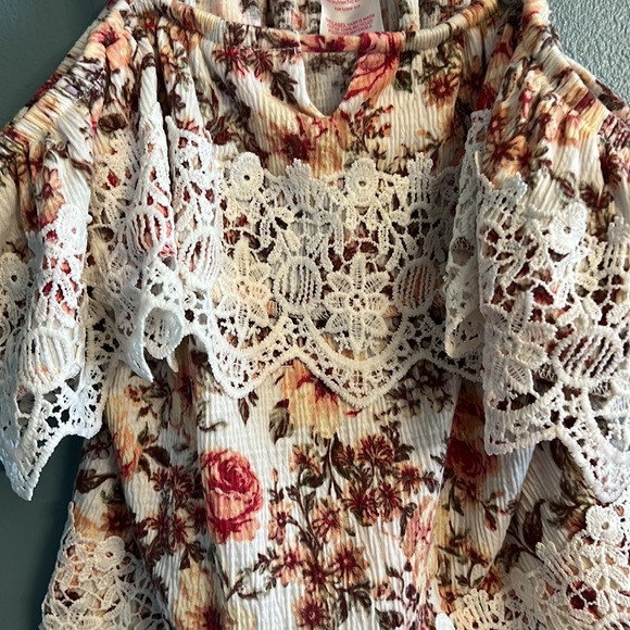 Off-the-Shoulder ruffled blouse, Size Small - Picture 3 of 6